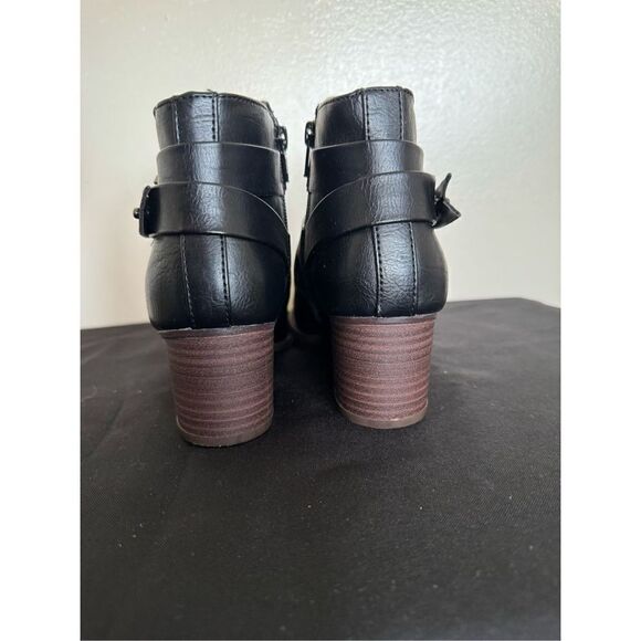 Eurosoft by Sofft Women's Black Strappy Faux Leather Booties Ankle Boots Size 7M - Picture 7 of 8